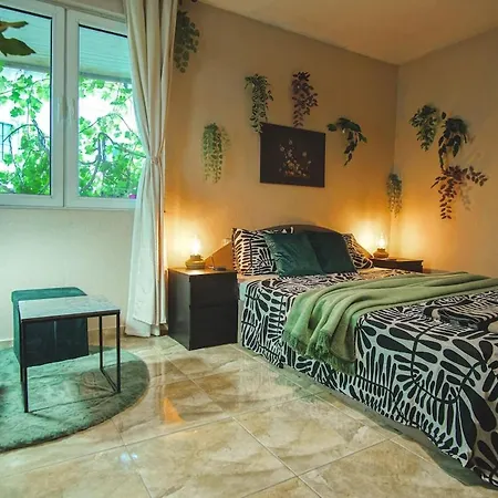 House Tsimerman 4 Bedroom Private House Free Parking Private Garden فارنا